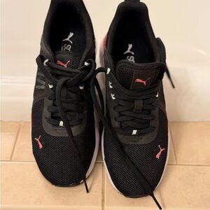 Puma Womens Black Sneakers Size 8